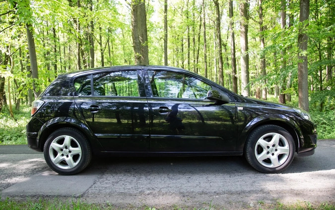 Opel Astra cena 18000 przebieg: 169900, rok produkcji 2008 z Orzesze małe 379